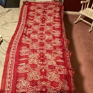 Nwt metropolitan museum of art red silk scarf